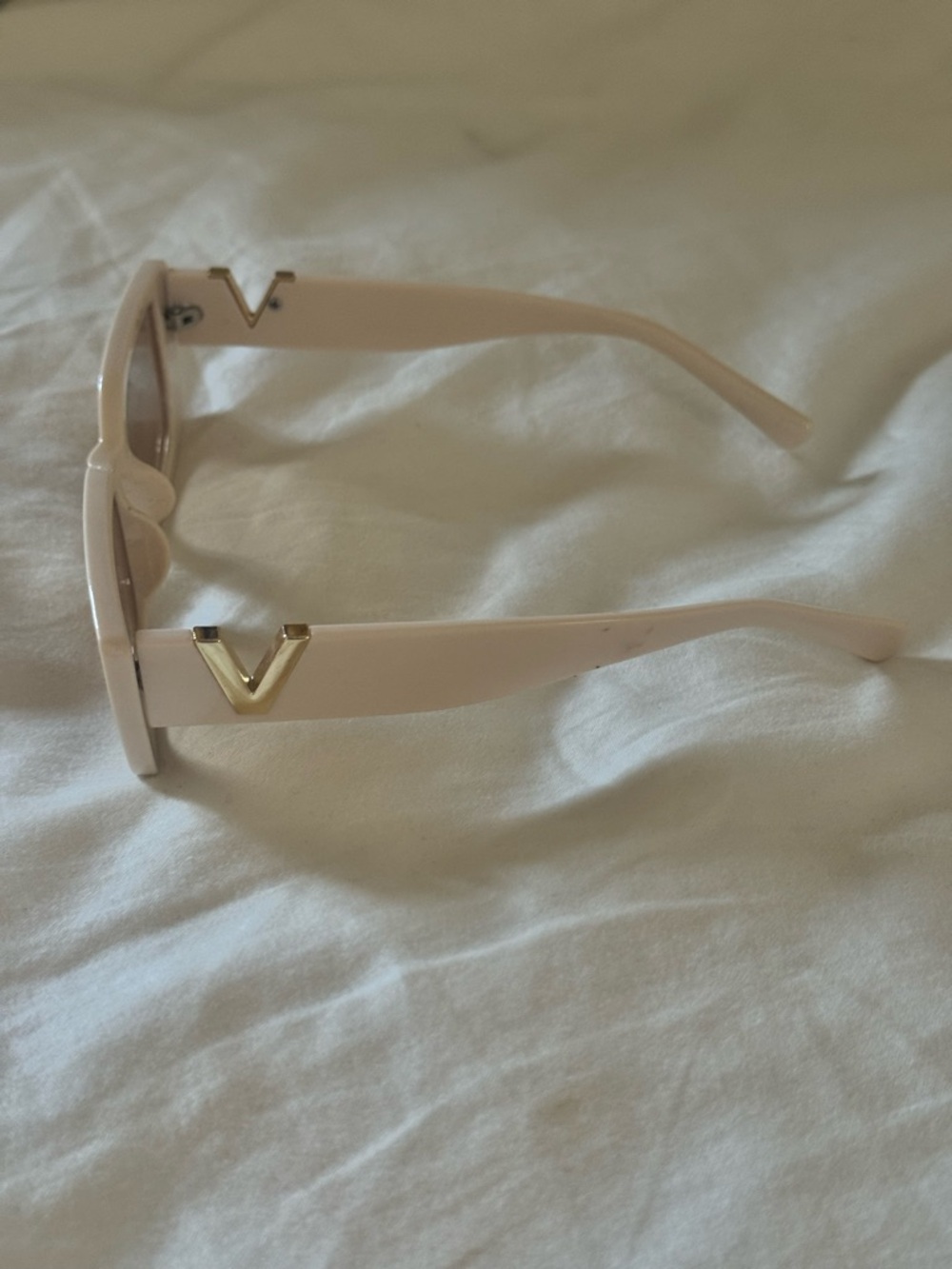 Women's Off-White Fashion Sunglasses with Gold Accent